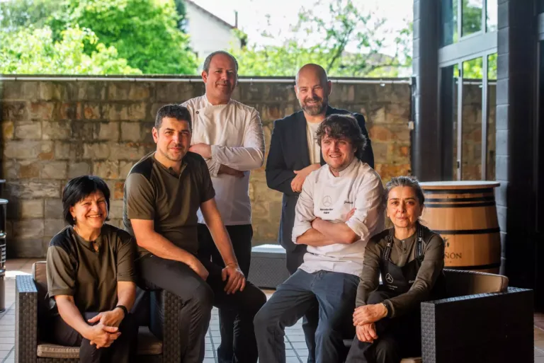 equipo de trabajo sala y cocina del asador de abel